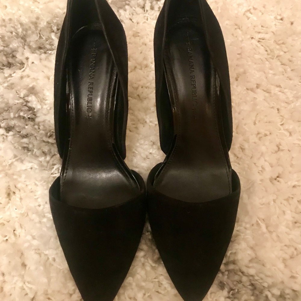 Black Banana Republic classic Heels